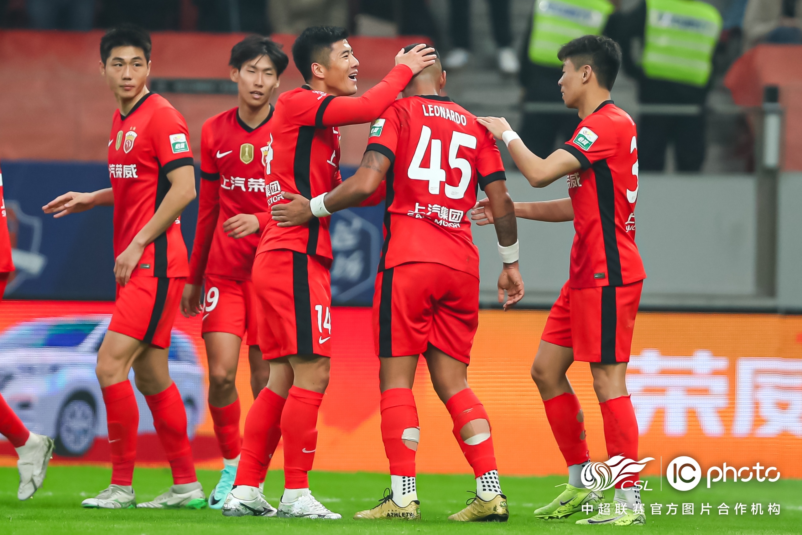 今夜新疆广汇备战中超，外线爆发细节曝光，球迷炸锅，赛程密集仍需轮换 -问鼎娱乐