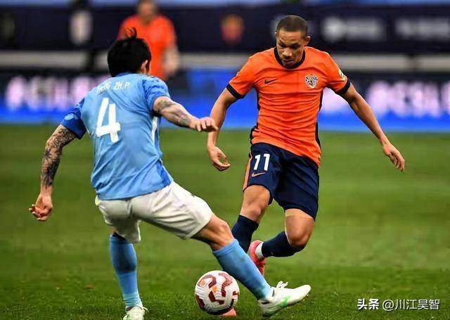 包含赛地聚焦：英超赛后热度飙升；成都蓉城更衣室发声；质疑声仍在；赛季目标并未改变的词条-问鼎棋牌