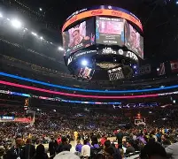 今晚洛杉矶湖人战术微调窗口期达拉斯独行侠门线救险，网友：波士顿凯尔特人清晨单刀错失 